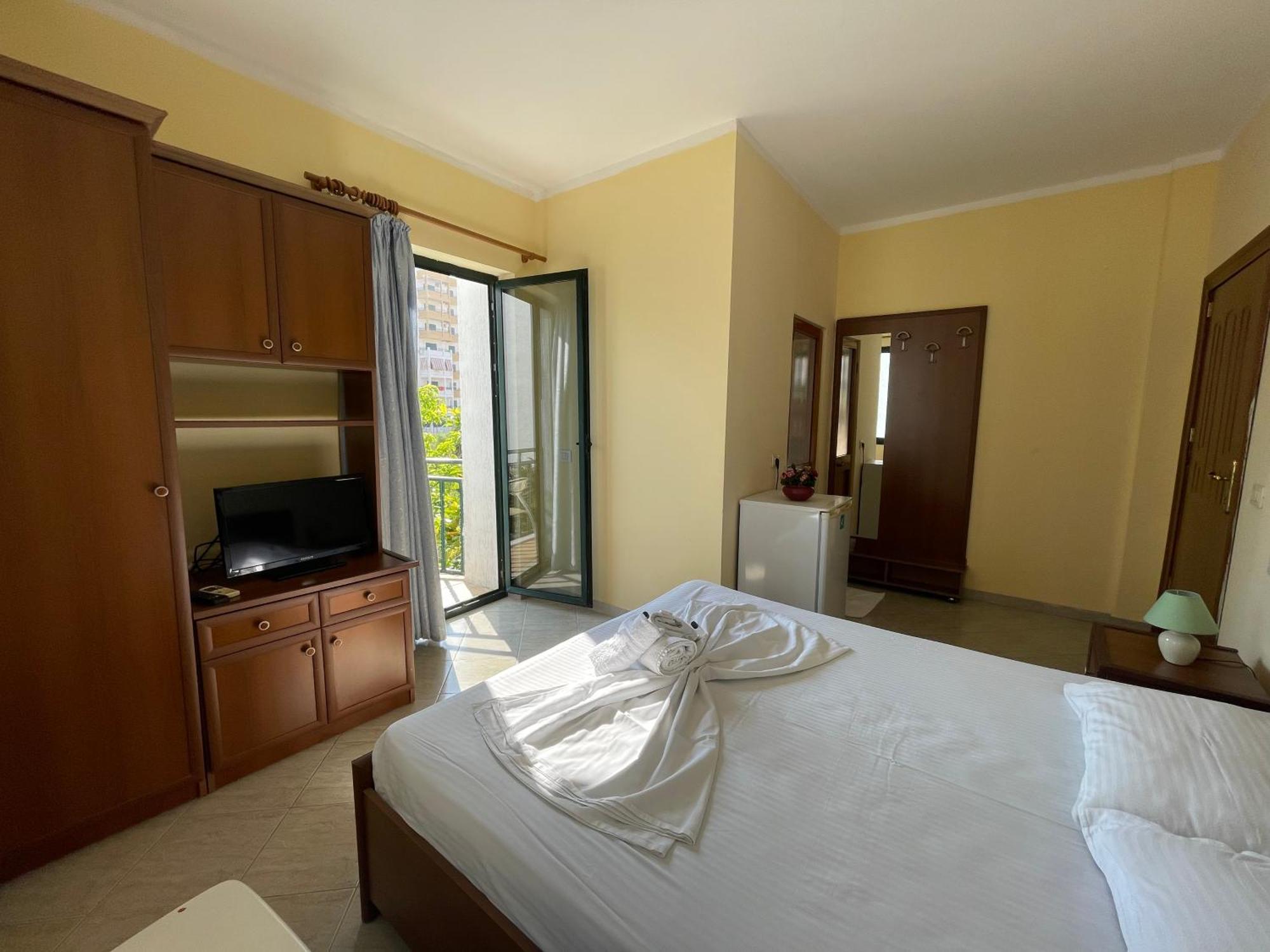 Sanremo Hotel Restorant Shkallnur Экстерьер фото