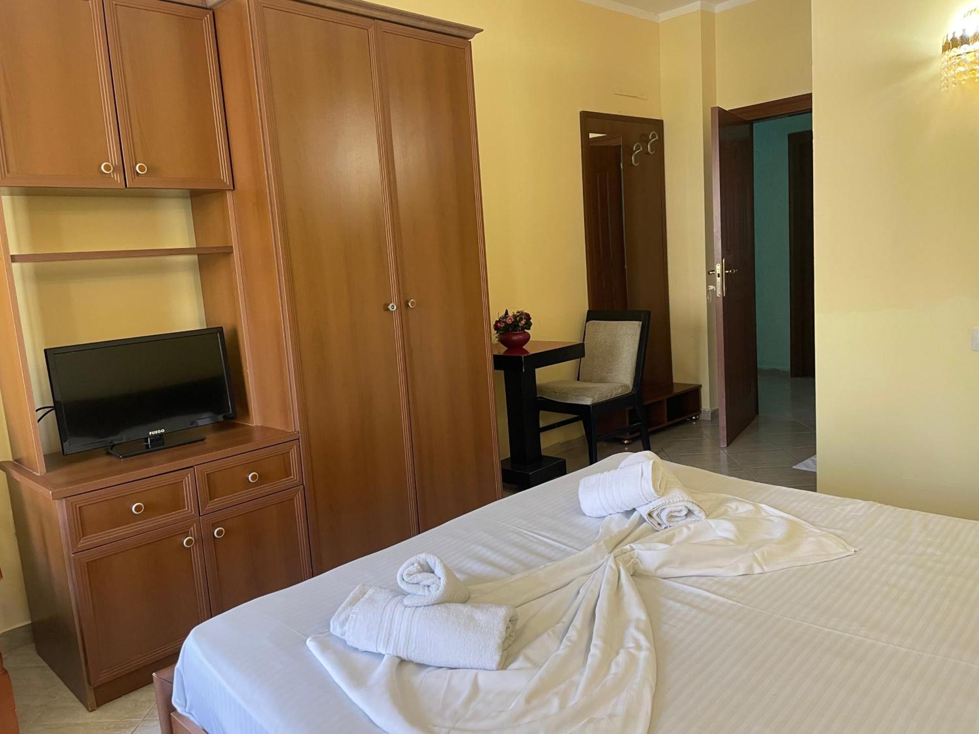 Sanremo Hotel Restorant Shkallnur Экстерьер фото