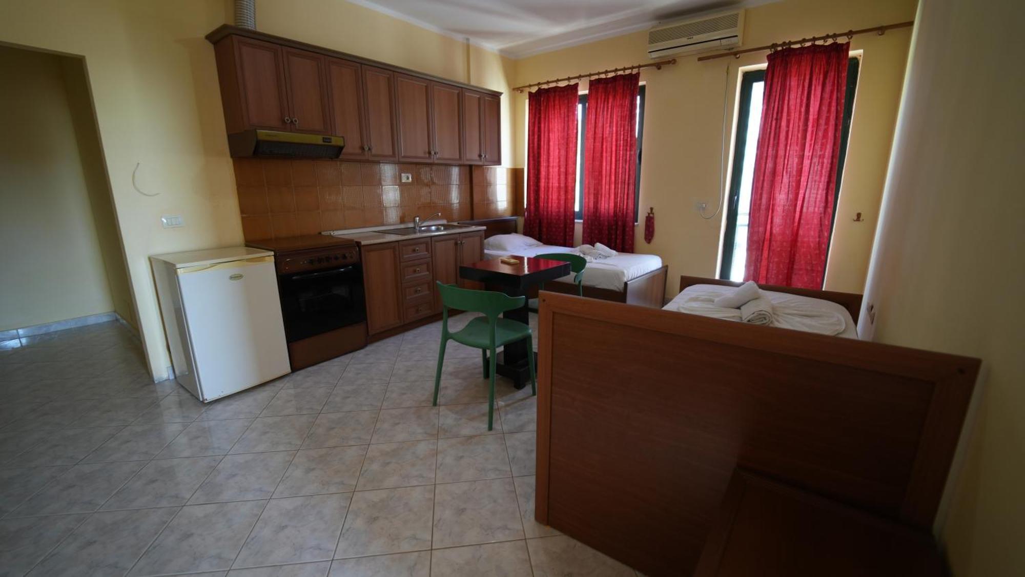 Sanremo Hotel Restorant Shkallnur Экстерьер фото