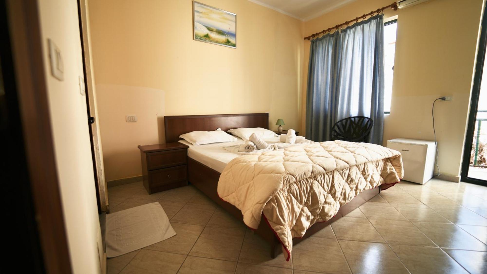 Sanremo Hotel Restorant Shkallnur Экстерьер фото